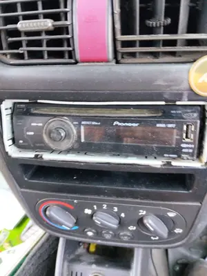 Foto de SISTEMA AUDIO / RADIO CD OPEL CORSA C 1.2 16V CAT (Z 12 XE / LW4) (75 CV / 55 KW)