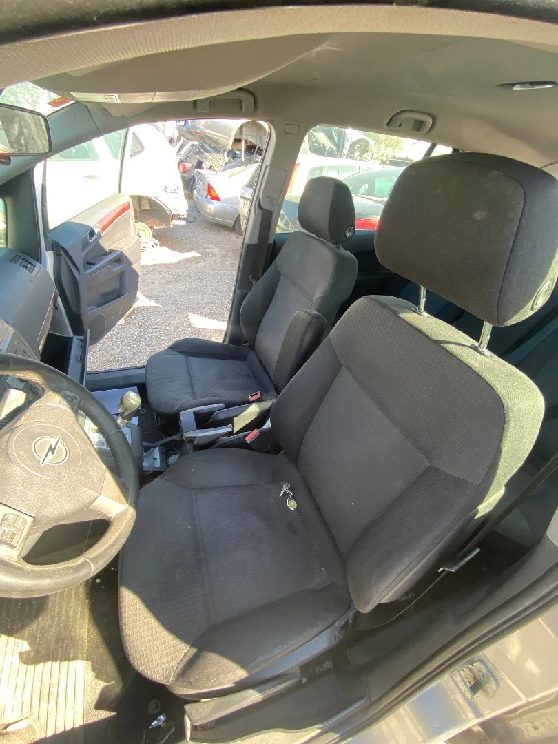 Foto de JUEGO ASIENTOS COMPLETO OPEL ZAFIRA B 1.9 CDTI (120 CV / 88 KW)