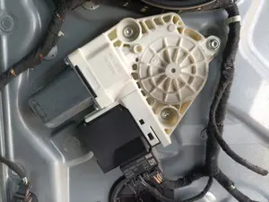 Foto de ELEVALUNAS DELANTERO IZQUIERDO SEAT IBIZA (6L1) referencia 6L4837751 foto 3