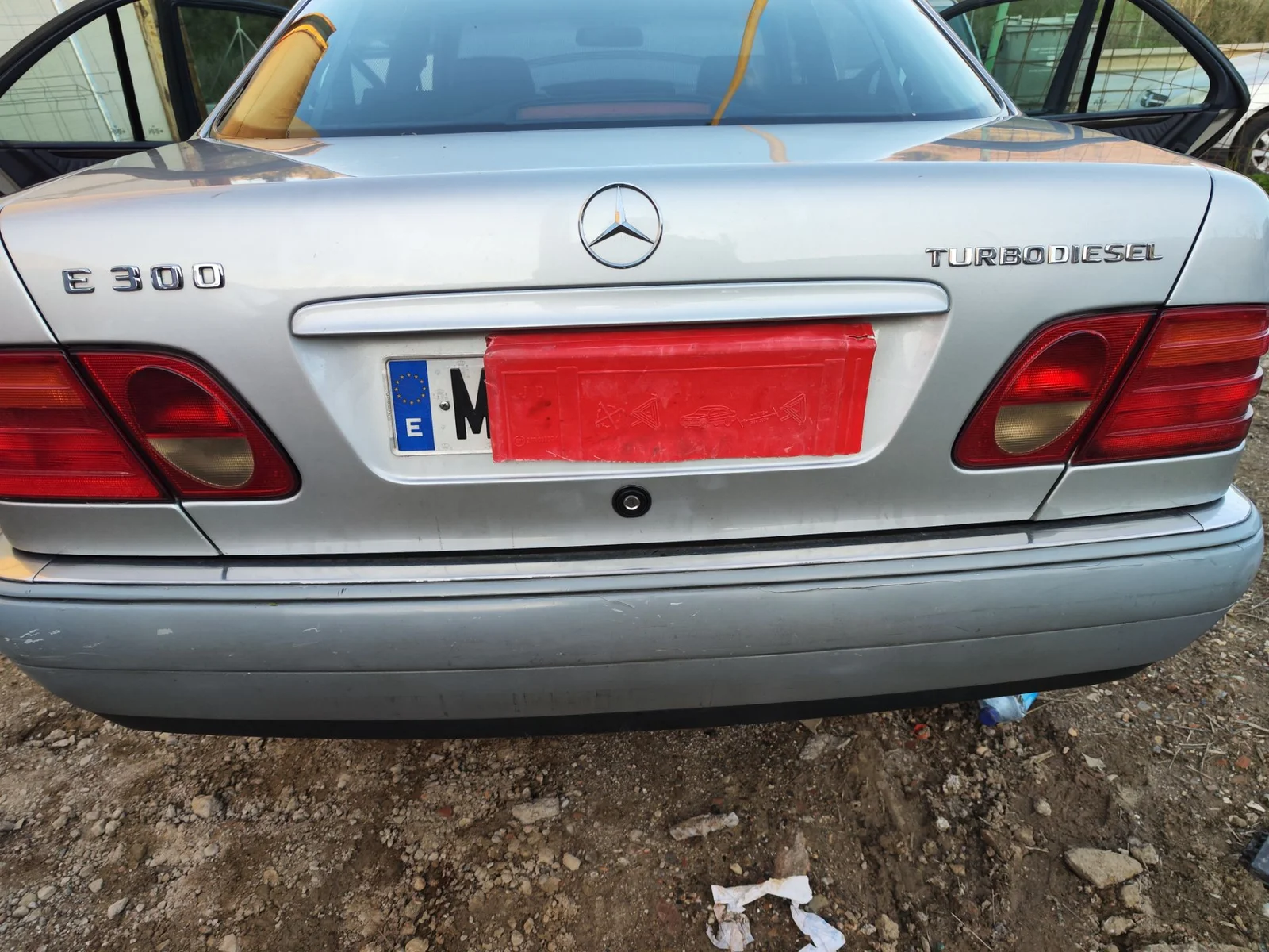 Foto de PORTON TRASERO MERCEDES-BENZ CLASE E (BM 210) BERLINA 3.0 Turbodiesel CAT (177 CV / 130 KW)