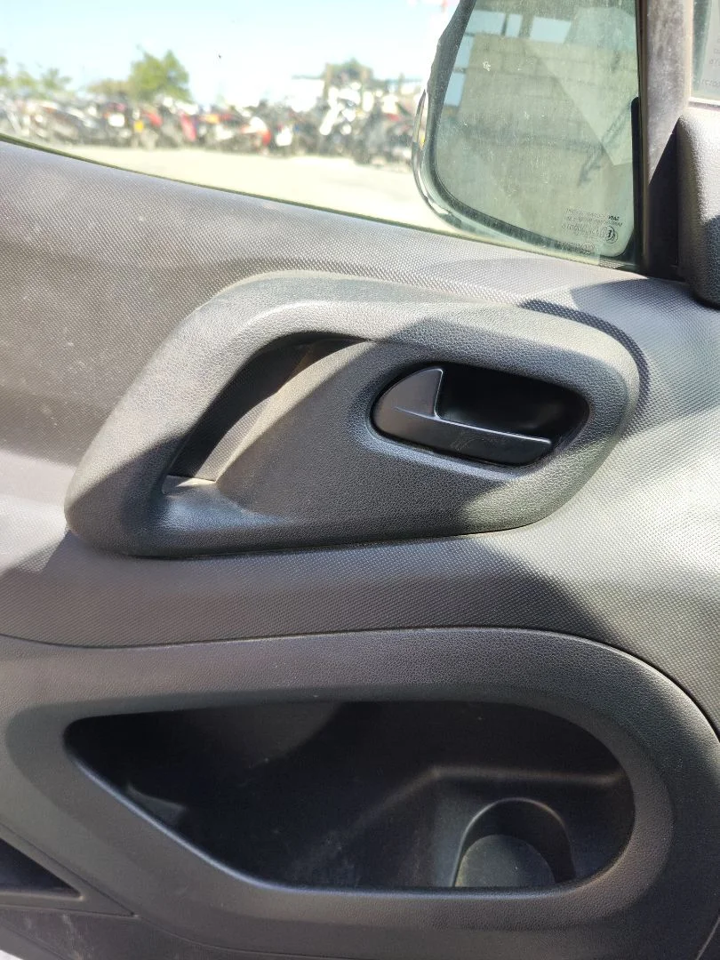 Foto de MANETA INTERIOR DELANTERA IZQUIERDA CITROEN BERLINGO FURGÓN 1.6 16V HDi FAP (75 CV / 55 KW) referencia 9143N7