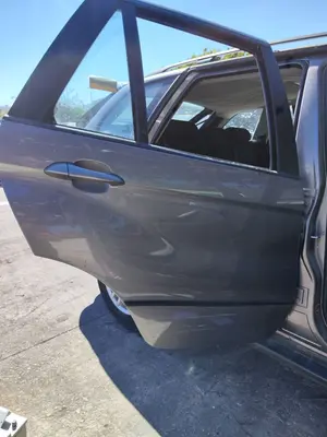 Foto de PUERTA TRASERA DERECHA BMW SERIE X5 (E53) 3.0 Turbodiesel CAT (218 CV / 160 KW) foto 2