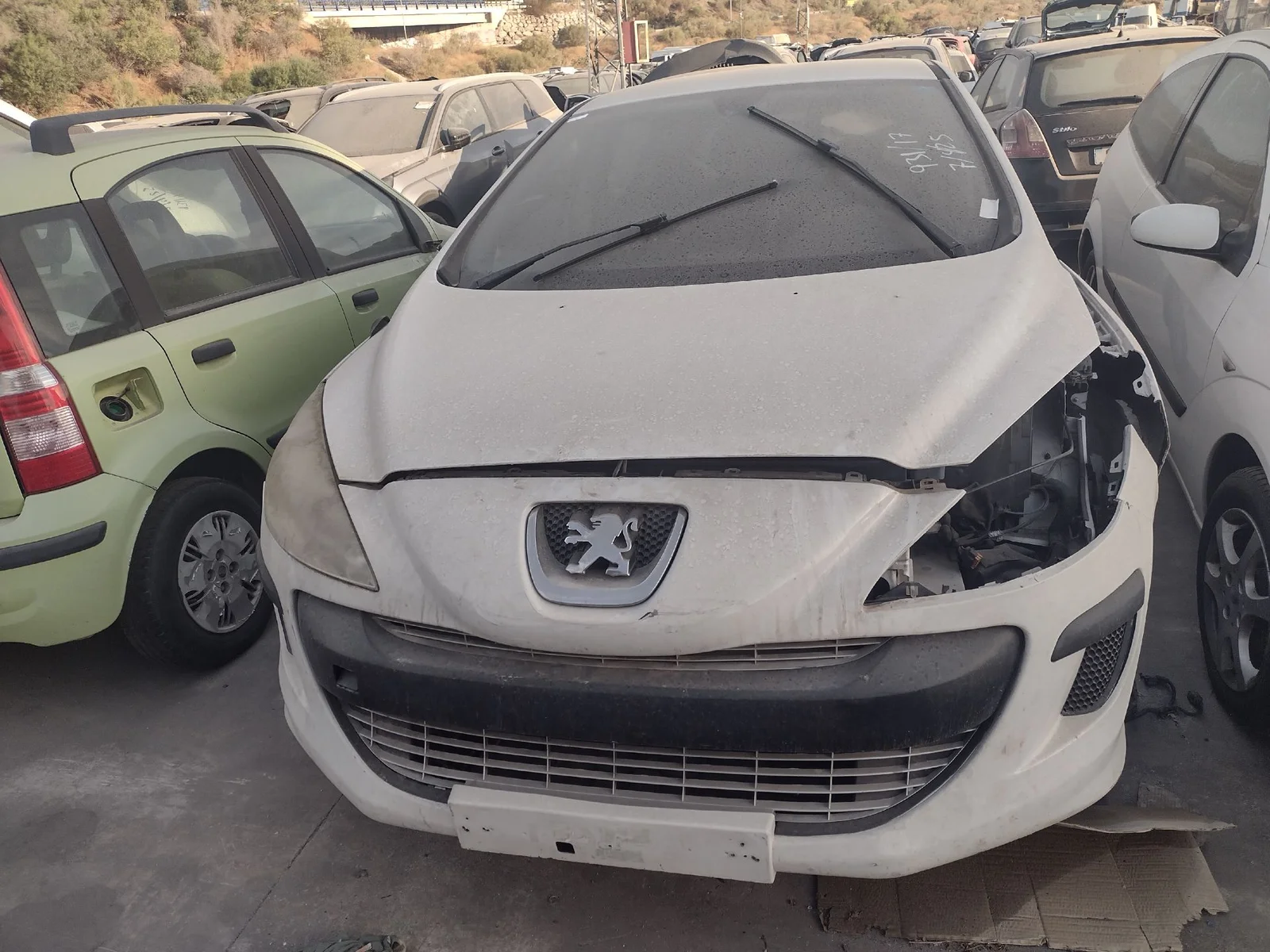 Foto de PARAGOLPES DELANTERO PEUGEOT 308 1.6 16V HDi FAP (92 CV / 68 KW)