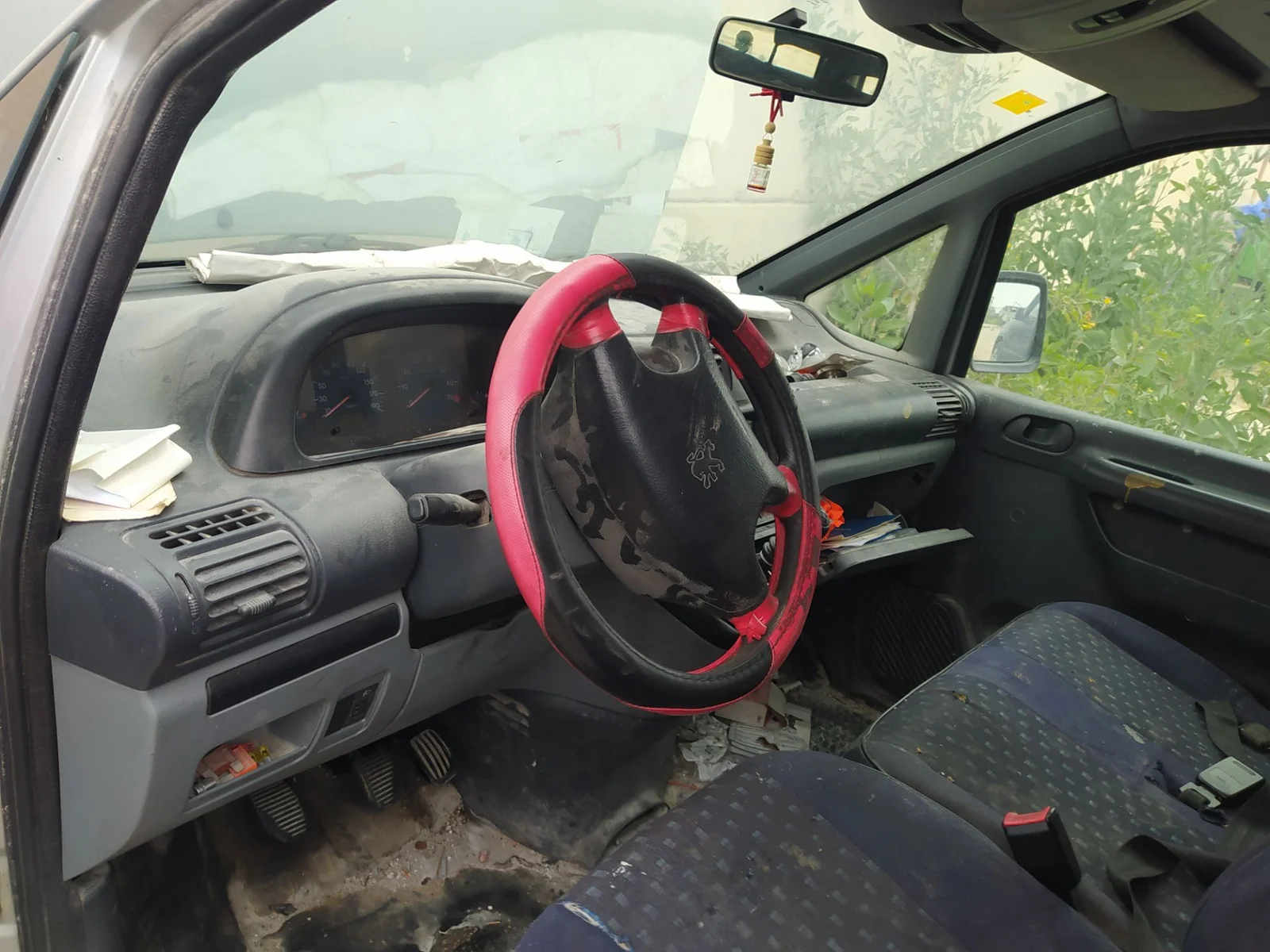 Foto de SALPICADERO PEUGEOT EXPERT FURGÓN COMFORT (1995) 2.0 HDi (109 CV / 80 KW)