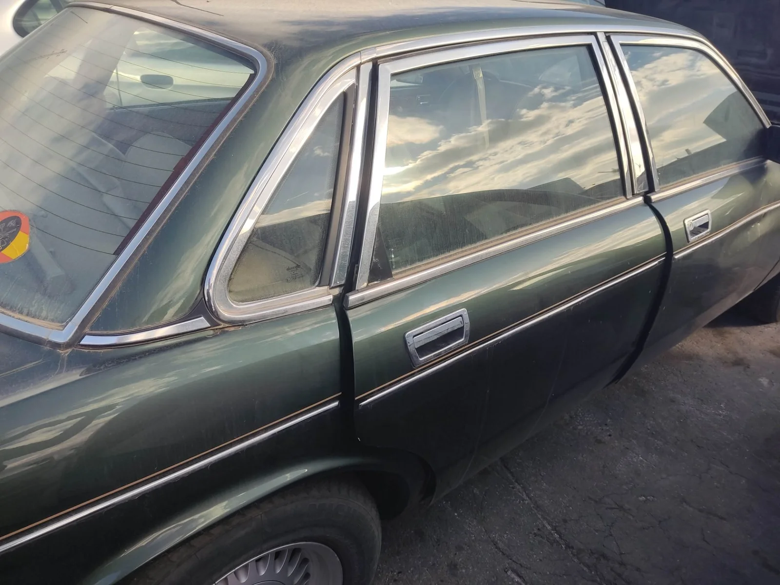 Foto de PUERTA TRASERA DERECHA JAGUAR XJ 4.0 CAT (222 CV / 163 KW)