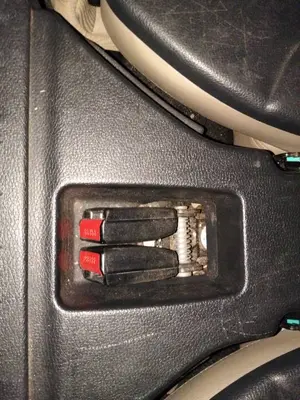 Foto de ENGANCHE CINTURON TRASERO CENTRAL RENAULT SCENIC II (JM)