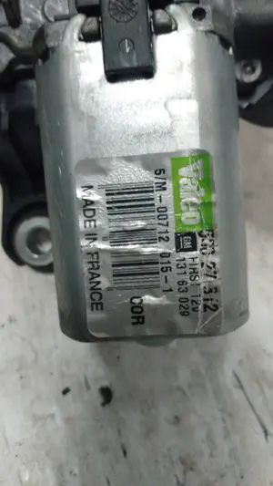 Foto de MOTOR ELEVALUNAS DELANTERO IZQUIERDO OPEL CORSA D 1.3 16V CDTI (95 CV / 70 KW) referencia 50027312 foto 2
