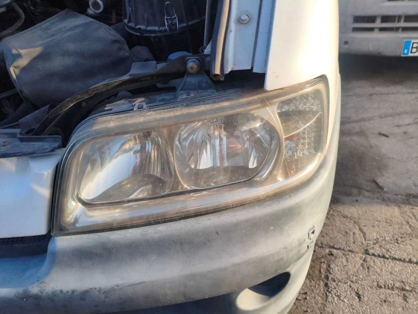 Foto de FARO IZQUIERDO PEUGEOT BOXER (330/350) FURGÓN GRAN VOLUMEN BAT.3700MM 2.8 HDI (128 CV / 94 KW) referencia 6208E3