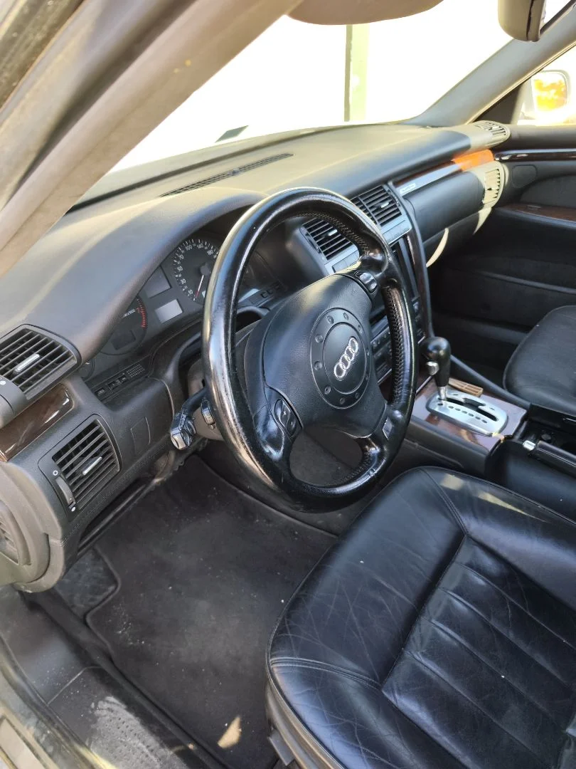 Foto de SALPICADERO AUDI A8 (D2) 4.2 V8 40V (310 CV / 228 KW)