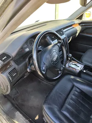 Foto de SALPICADERO AUDI A8 (D2) 4.2 V8 40V (310 CV / 228 KW)