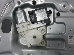 Foto de ELEVALUNAS TRASERO DERECHO FORD FOCUS C-MAX (CAP)(2003) 1.6 TDCi CAT (109 CV / 80 KW) referencia 3M51R264A26EX foto 5