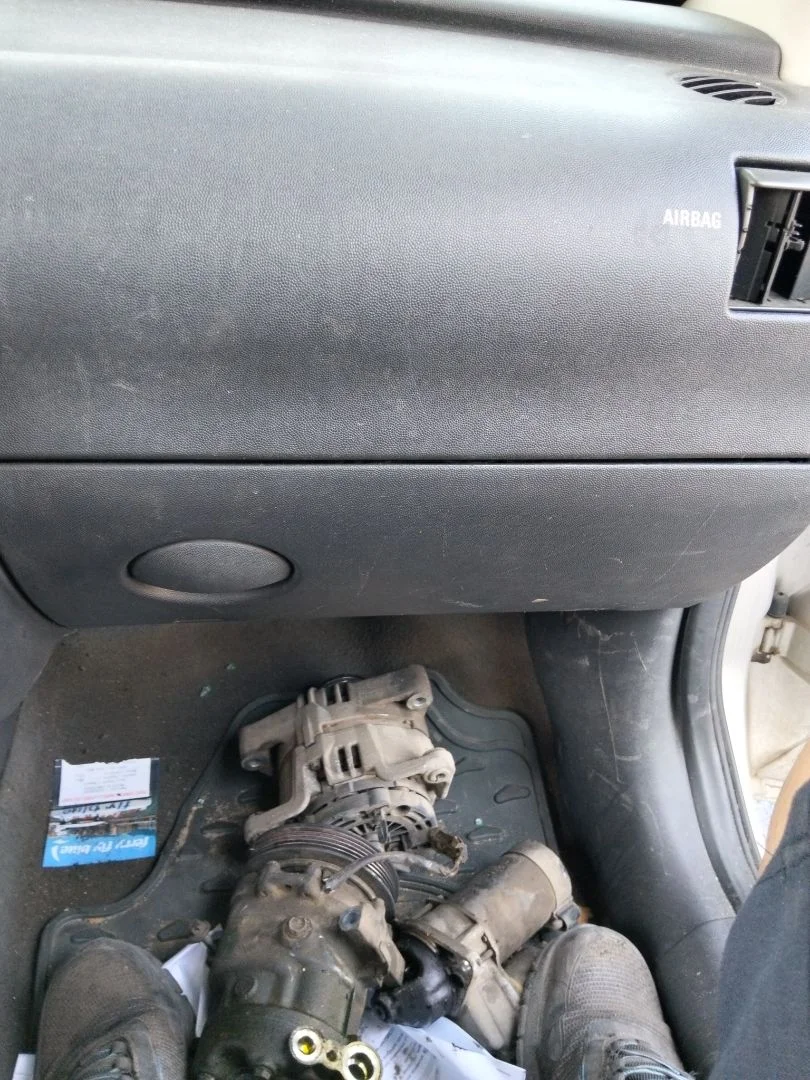 Foto de GUANTERA OPEL CORSA C 1.2 16V CAT (Z 12 XE / LW4) (75 CV / 55 KW)