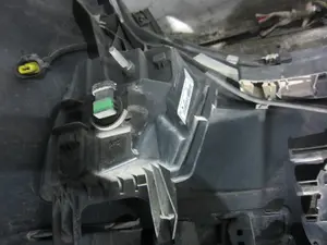 Foto de FARO ANTINIEBLA DERECHO PEUGEOT 407 2.0 16V HDi FAP CAT (RHR / DW10BTED4) (136 CV / 100 KW) referencia 9641945480 foto 3