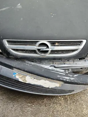 Foto de REJILLA DELANTERA OPEL ZAFIRA A 2.0 DTI (101 CV / 74 KW)