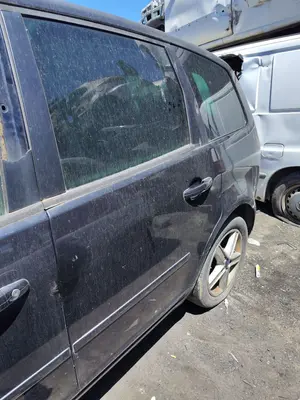 Foto de PUERTA TRASERA IZQUIERDA FORD FOCUS C-MAX (CAP)(2003) 1.6 TDCi CAT (90 CV / 66 KW)