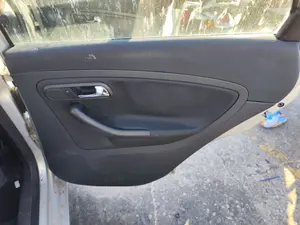 Foto de GUARNECIDO PUERTA TRASERA DERECHA SEAT CORDOBA BERLINA (6L2) 1.9 TDI (131 CV / 96 KW) referencia 6L4867212ACFKZ