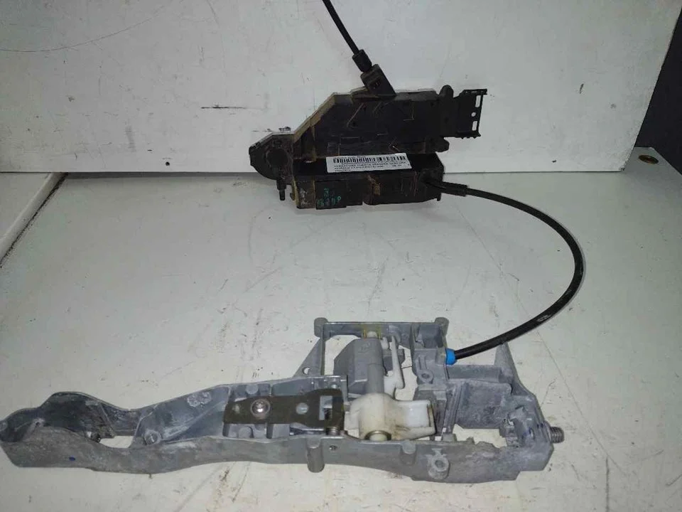 Foto de CERRADURA PUERTA TRASERA DERECHA CITROEN C4 PICASSO 1.6 16V HDi FAP (109 CV / 80 KW) referencia 24097816