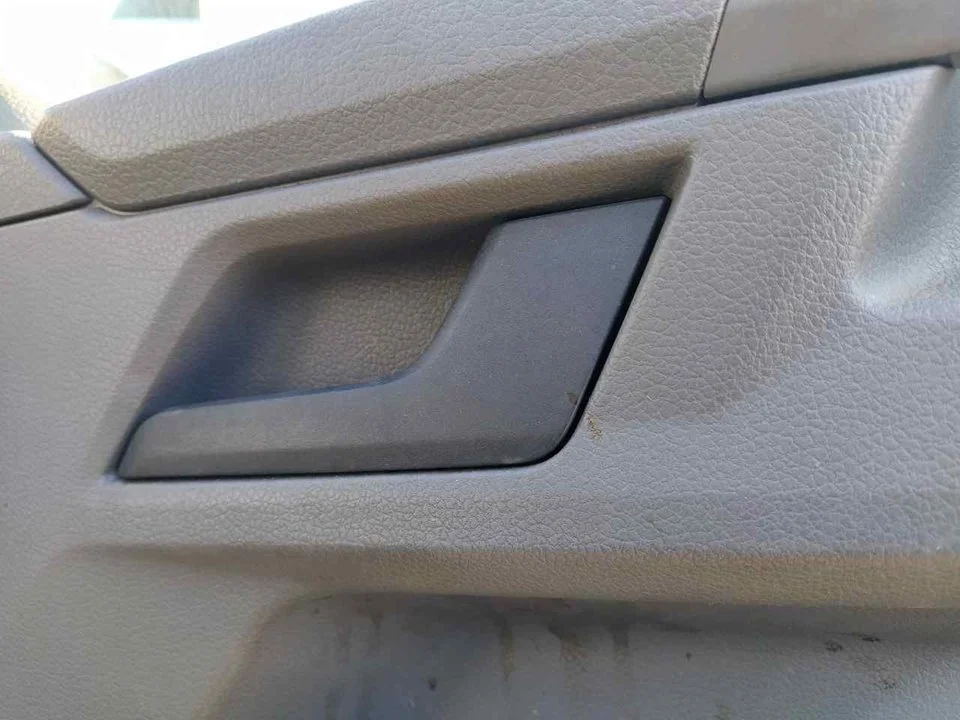 Foto de MANETA INTERIOR DELANTERA DERECHA VOLKSWAGEN T6.1 TRANSPORTER CARAVELLE (SH) 2.0 TDI (110 CV / 81 KW)