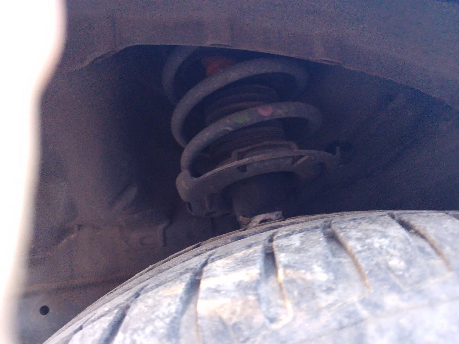 Foto de AMORTIGUADOR DELANTERO IZQUIERDO FORD FIESTA (CNN) 1.5 TDCi CAT (75 CV / 55 KW) referencia 2037979