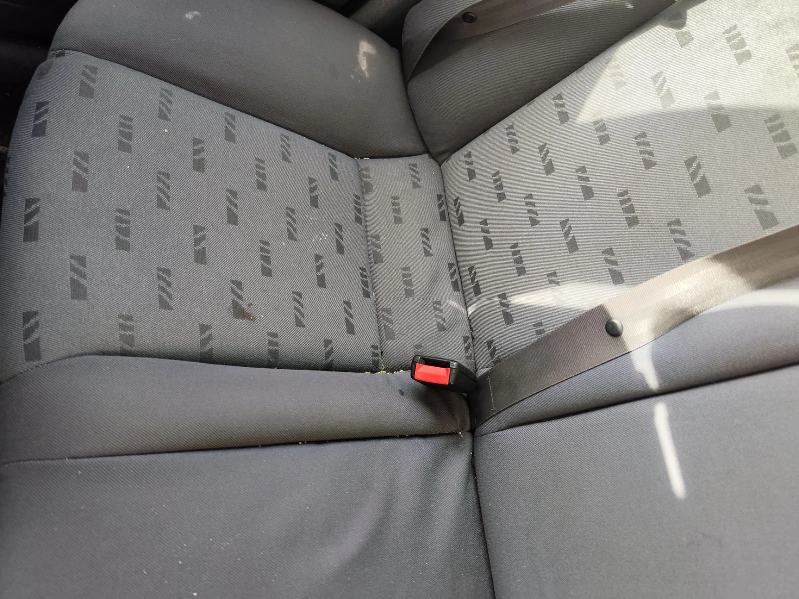 Foto de ENGANCHE CINTURON TRASERO DERECHO SEAT LEON (1M1) 1.6 (101 CV / 74 KW)