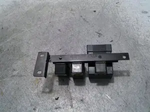 Foto de CAJA RELES / FUSIBLES CHRYSLER STRATUS JX CABRIO 2.5 CAT (163 CV / 120 KW) referencia 04671266 foto 3