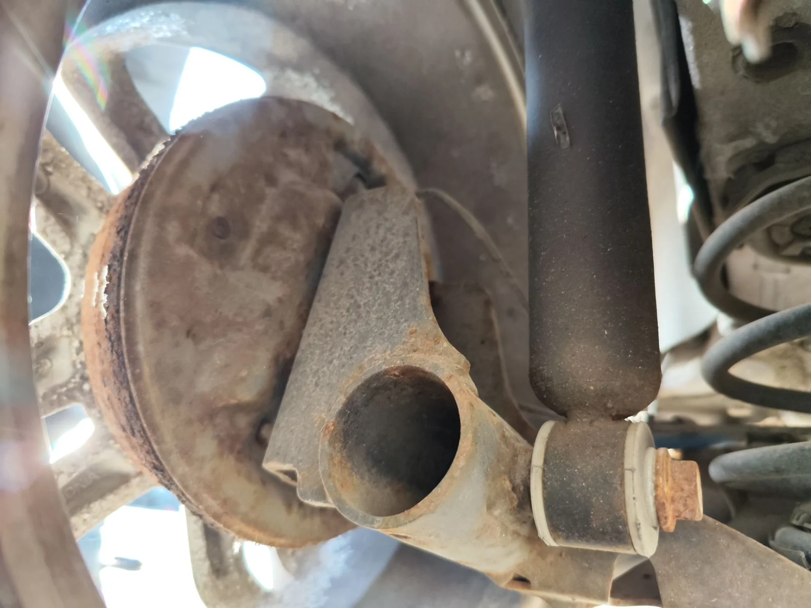 Foto de MANGUETA TRASERA IZQUIERDA RENAULT CLIO III 1.4 16V (98 CV / 72 KW)