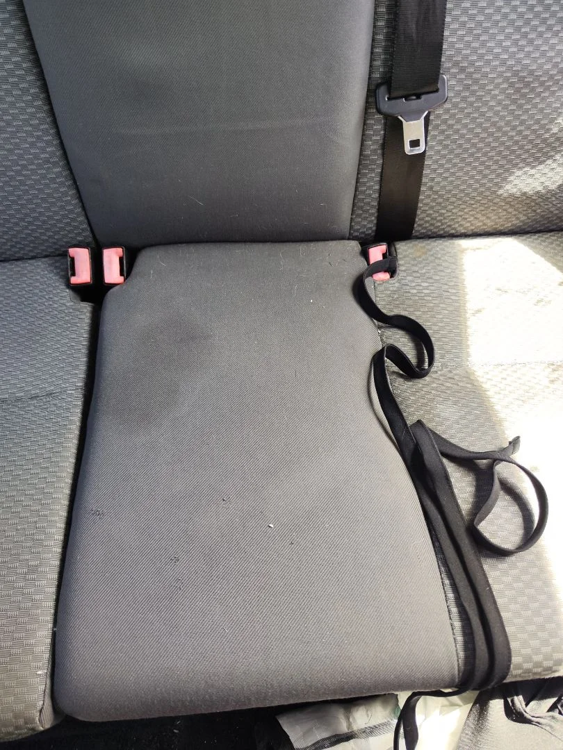 Foto de ENGANCHE CINTURON TRASERO CENTRAL FORD FOCUS BERLINA (CAP) 1.6 TDCi CAT (90 CV / 66 KW)