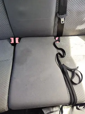 Foto de ENGANCHE CINTURON TRASERO CENTRAL FORD FOCUS BERLINA (CAP) 1.6 TDCi CAT (90 CV / 66 KW)