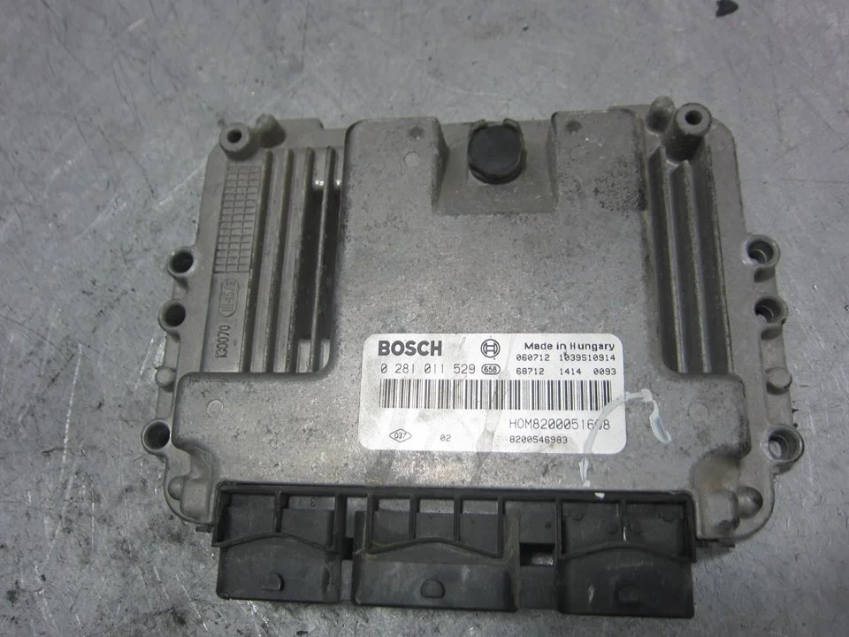 Foto de CENTRALITA MOTOR UCE RENAULT TRAFIC II FURGÓN referencia 8200546983