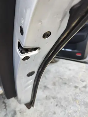 Foto de CERRADURA PUERTA TRASERA DERECHA VOLKSWAGEN GOLF IV BERLINA (1J1)(10.1997) 1.9 TDI (131 CV / 96 KW) referencia 3B4839015AL foto 9