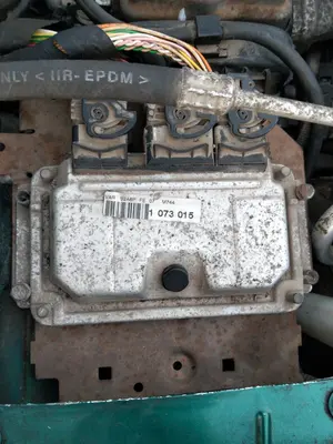 Foto de CENTRALITA MOTOR UCE PEUGEOT 106 (S2) 1.1  (60 CV / 44 KW)