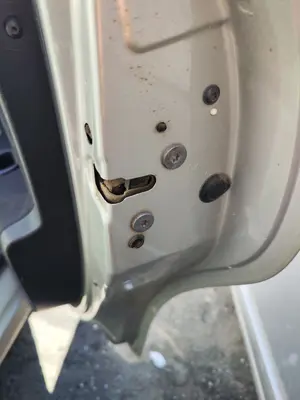 Foto de CERRADURA PUERTA TRASERA DERECHA PEUGEOT 207 1.4  (73 CV / 54 KW) referencia 9137F9