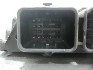 Foto de CENTRALITA MOTOR UCE RENAULT MEGANE II COUPE/CABRIO 1.9 dCi Diesel (120 CV / 88 KW) referencia 82003914966 foto 4