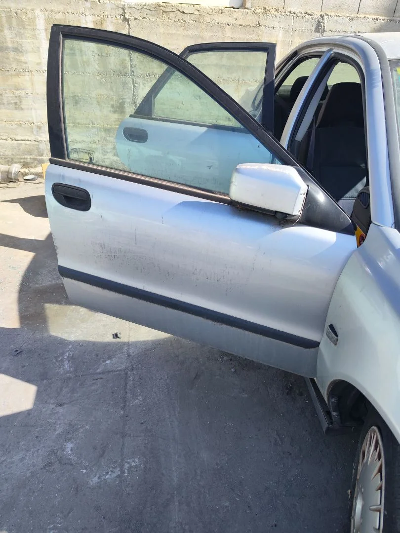 Foto de PUERTA DELANTERA DERECHA VOLVO S40 BERLINA 1.9 Diesel CAT (116 CV / 85 KW) referencia 30632667
