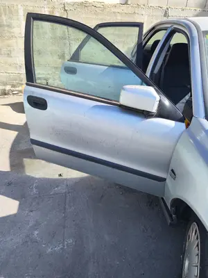 Foto de PUERTA DELANTERA DERECHA VOLVO S40 BERLINA 1.9 Diesel CAT (116 CV / 85 KW) referencia 30632667