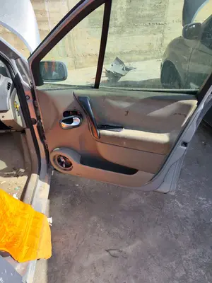 Foto de GUARNECIDO PUERTA DELANTERA DERECHA RENAULT SCENIC II 1.5 dCi Diesel (101 CV / 74 KW) referencia 8200800857