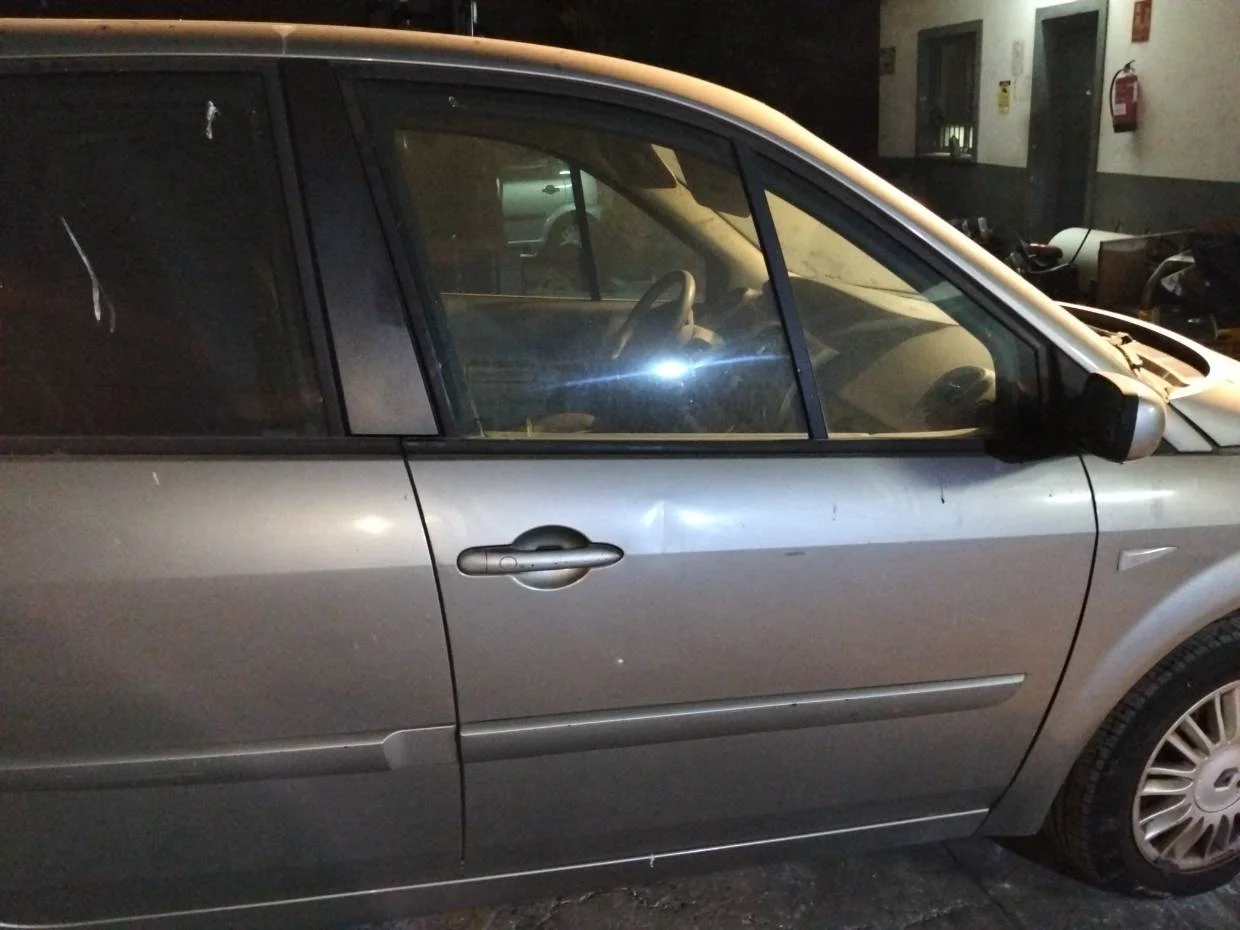 Foto de PUERTA DELANTERA DERECHA RENAULT SCENIC II (JM)