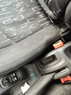 Foto de PRETENSOR AIRBAG DERECHO PEUGEOT 206 1.6 16V CAT (109 CV / 80 KW)