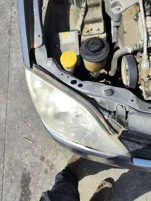 Foto de FARO DERECHO NISSAN PRIMERA BERLINA (P12) 1.9 16V Turbodiesel CAT (120 CV / 88 KW) referencia 26010AU80B foto 2