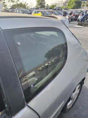 Foto de LUNA CUSTODIA TRASERA IZQUIERDA PEUGEOT 206 1.6 16V CAT (109 CV / 80 KW)