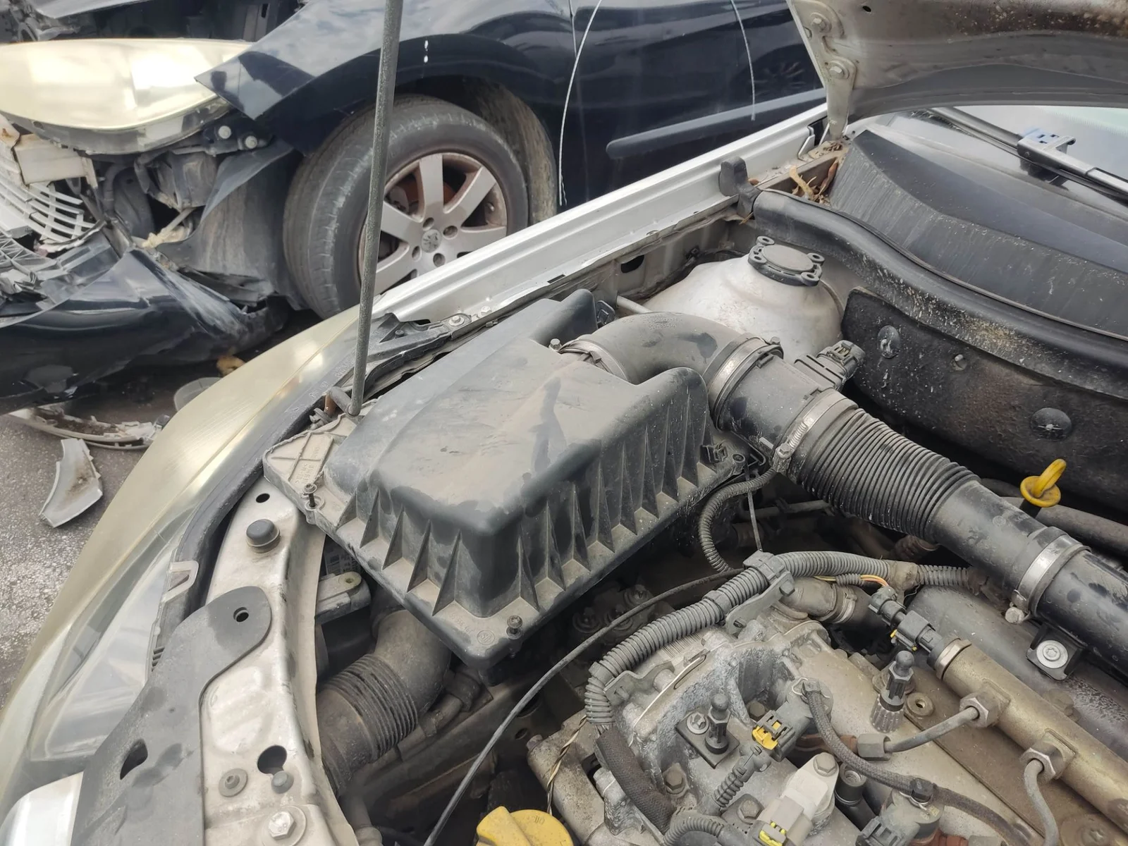 Foto de CAJA FILTRO AIRE OPEL ASTRA H GTC 1.3 16V CDTI CAT (Z 13 DTH / L4I) (90 CV / 66 KW) referencia 13271059