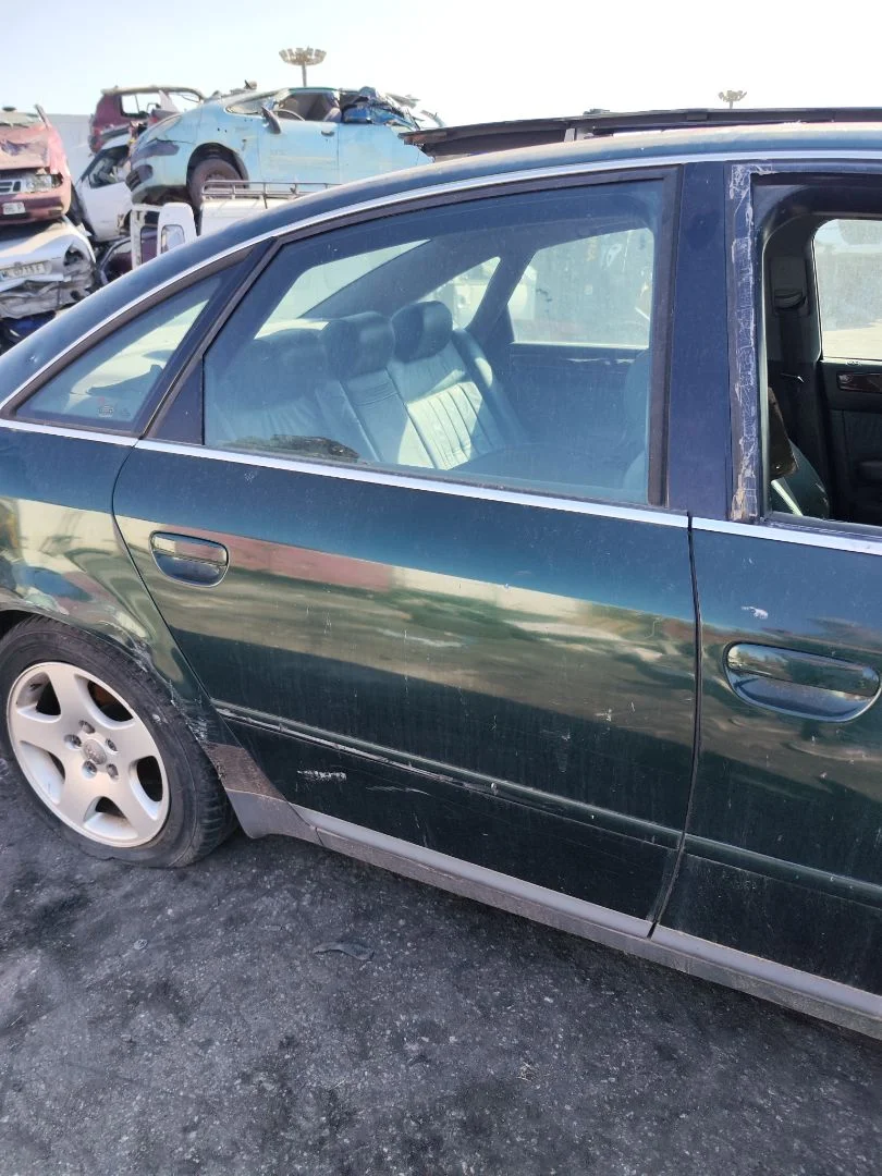 Foto de PUERTA TRASERA DERECHA AUDI A6 BERLINA (4B2) 2.5 V6 24V TDI (150 CV / 110 KW)