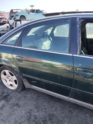 Foto de PUERTA TRASERA DERECHA AUDI A6 BERLINA (4B2) 2.5 V6 24V TDI (150 CV / 110 KW)