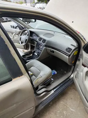 Foto de GOMAS CONTORNO PUERTA VOLVO S80 BERLINA 2.4 Diesel (131 CV / 96 KW)