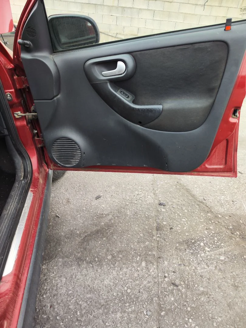 Foto de GUARNECIDO PUERTA DELANTERA DERECHA OPEL CORSA C 1.7 16V DI CAT (Y 17 DTL / LK8) (65 CV / 48 KW) referencia 13105859