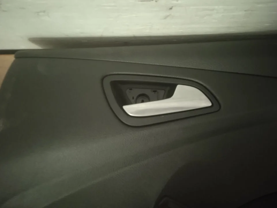 Foto de MANETA INTERIOR TRASERA DERECHA FORD FOCUS BERLINA (CEW) 1.0 EcoBoost CAT (125 CV / 92 KW) referencia AM51U22600BEW