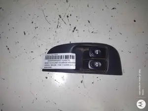 Foto de MANDO ELEVALUNAS DELANTERO IZQUIERDO RENAULT MEGANE I FASE 2 CLASSIC (LA...) 1.9 dTi Diesel (80 CV / 59 KW) referencia 8200181695