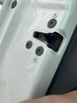 Foto de CERRADURA PUERTA DELANTERA IZQUIERDA RENAULT CLIO III 1.5 dCi Diesel (68 CV / 50 KW)