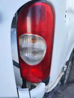 Foto de PILOTO TRASERO DERECHO NISSAN INTERSTAR (X70) 2.5 dCi Diesel CAT (114 CV / 84 KW)