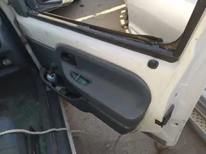 Foto de CERRADURA PUERTA DELANTERA DERECHA RENAULT KANGOO I (F/KC0) 1.5 dCi Diesel (82 CV / 60 KW)